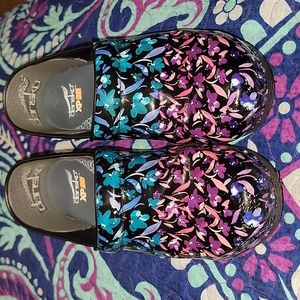 Dansko Pro XP 2.0 Nursing Clogs